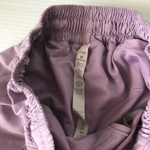 Lululemon Hotty Hot Short 4" Lilac Quartz, 4 - Picture 4 of 9